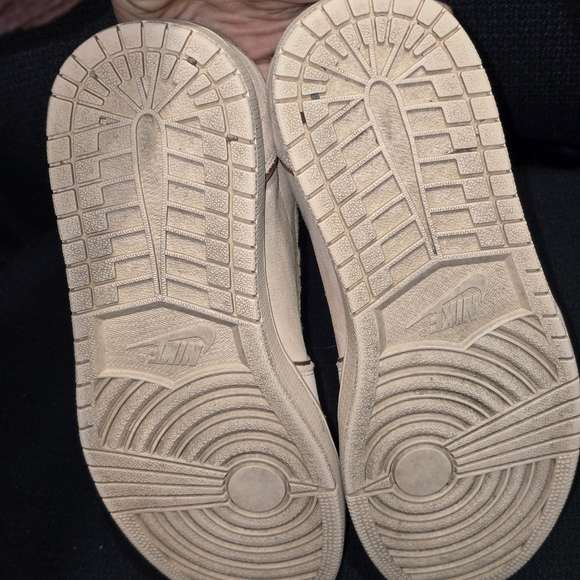 Nike Athletic Shoes in Beige and Brown - Picture 5 of 8